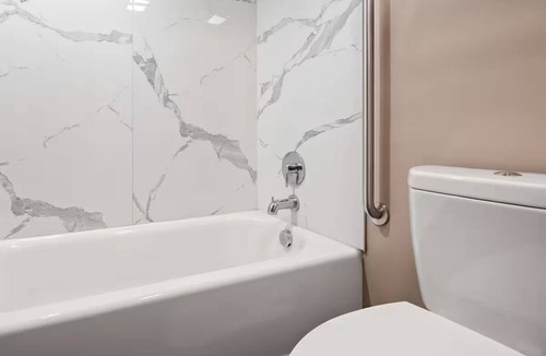 Jasper Hotel | Comfortable Jasper Hotel Room Near Local Highlights + Free Parking & Breakfast