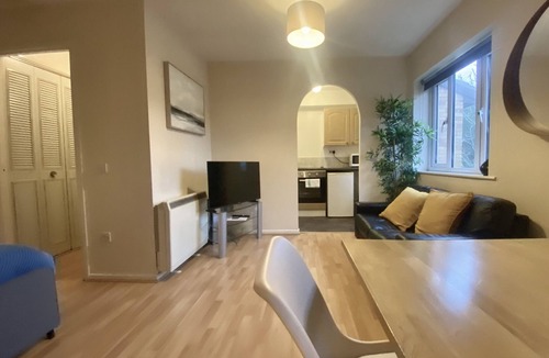 Bracknell Apartment | Comfortable Studio Apartment in Bracknell