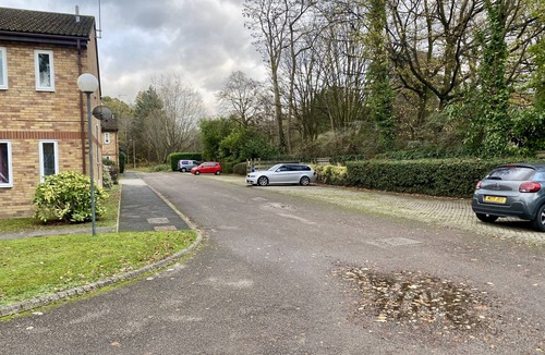 Bracknell Apartment | Comfortable Studio Apartment in Bracknell