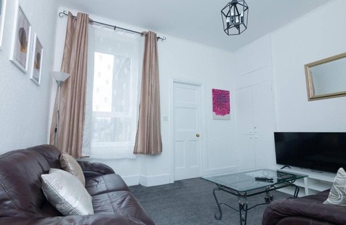 Aberdeen West End Apartment | Comfortable West End Flat with Parking Easy Access