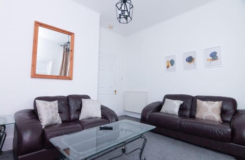 Aberdeen West End Apartment | Comfortable West End Flat with Parking Easy Access