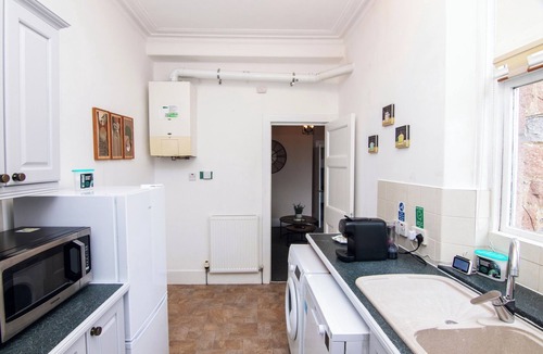 Aberdeen West End Apartment | Comfortable West End Flat with Parking Easy Access