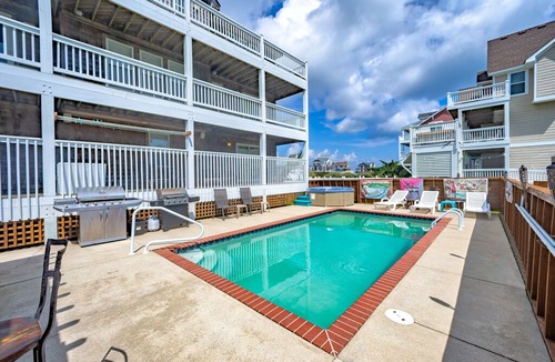 Wind Over Waves House | Comfortably Numb - Lovely 7 Bedroom Semi-Soundfront Home in Salvo