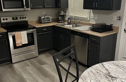 Westover House | Comfy 2 Bedroom 2.5 bath Downtown Fayetteville