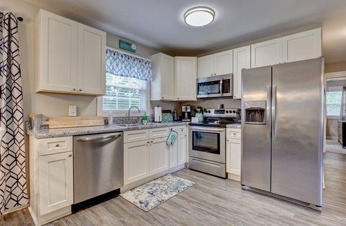 Kings Grant House | Comfy 3 bedroom home with a pool