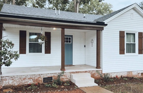 Newton Cottage | Comfy vintage cottage in beautiful small town-7mins from everything.