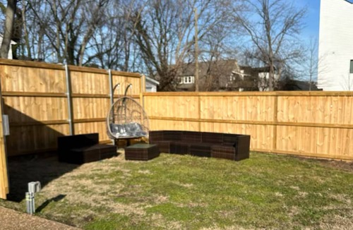 Buena Vista House | Comfy Walkable Downtown Nashville Home/Private Fences Yard - 3 Bedrooms 1 Story