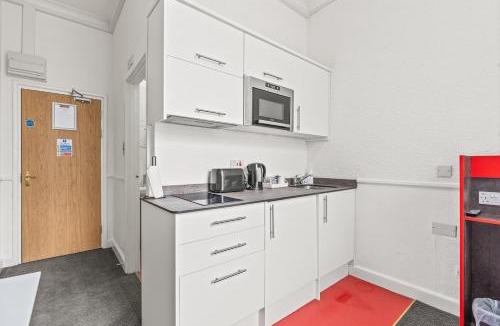 Dudley Apartment | Compact Studio Single, Kitchen, WiFi, Parking in Dudley