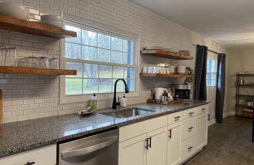Hendersonville House | Completely Remodeled and Central to the best trails in WNC!