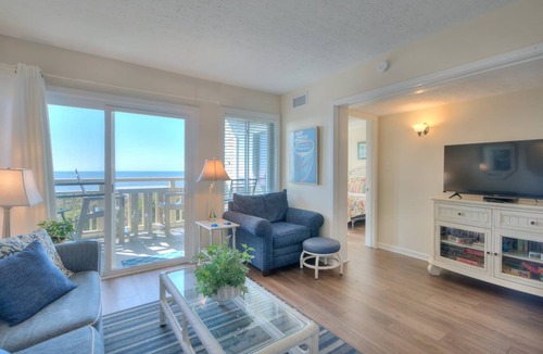 Caswell Beach Condo | Condo ∙ 3 bedrooms ∙ 6 guests