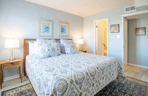 Wilmington Beach Condo | Condo ∙ 1 bedroom ∙ 4 guests