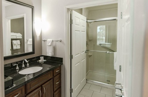 Wilmington Condo | Condo ∙ 2 bedrooms ∙ 6 guests