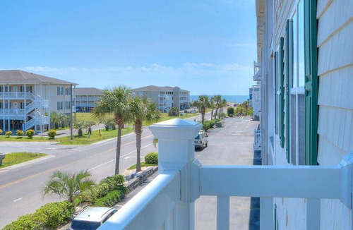 Long Beach Condo | Condo ∙ 2 bedrooms ∙ 8 guests