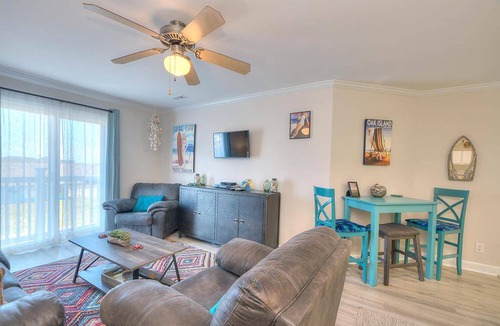 Long Beach Condo | Condo ∙ 2 bedrooms ∙ 8 guests