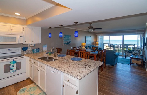 Surfside Beach Condo | Condo in Surfside Beach w/Pool & Beach Access
