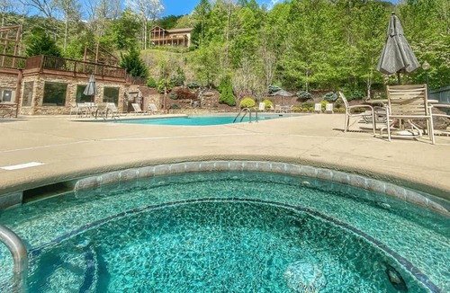 Whittier House | Condo with Stunning Mountain and 6th Green views near Harrahs Cherokee Bryson City