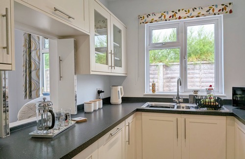 East Wittering Cottage | Coney Six - East Wittering - a family house that sleeps 4 guests in 2 bedrooms