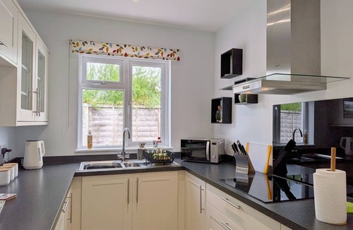 East Wittering Cottage | Coney Six - East Wittering - a family house that sleeps 4 guests in 2 bedrooms