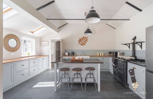 Huntingdon Other | Conker Tree House, Hot tub and large garden