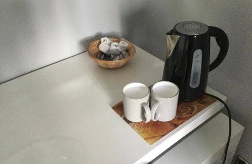 Shepton Mallet Bed & Breakfast | Constantine Court Homestay Shared bathroom with owner