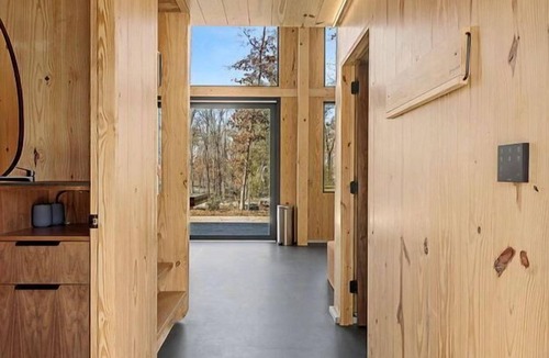 Tracy City Cabin | Contemporary Forest Hideaway with Stunning Glass Architecture in Tracy, Tennessee