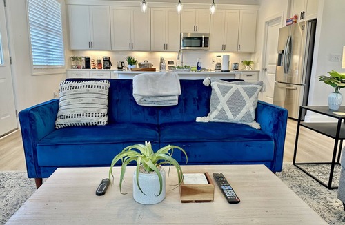 Garner House | Contemporary Gem Family Townhouse w/King Bed in Garner