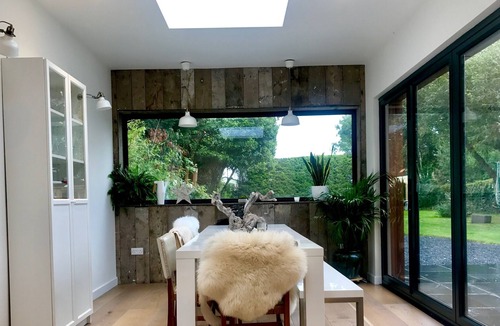 Wittering House | Contemporary interior designed house, 5 mins beach, 6 miles from Goodwood.