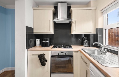Reading House | Contractor 3-Bed Long-Stay Discounts & Parking