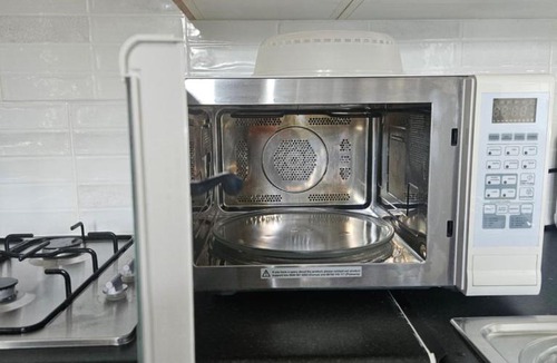 Whiston Apartment | Contractor Accommodation Sleeps 5 Parking for 2 Vans