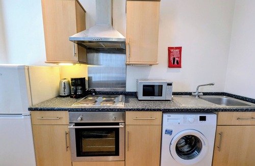 Eastleigh Apartment | Contractor/Business & Family1BR Allocated Parking