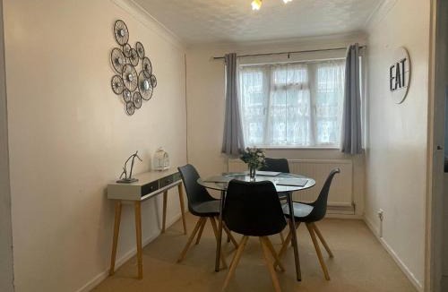 Letchworth House | Contractor Relocations and holidays stays in Letchworth ,Newly Refurbished