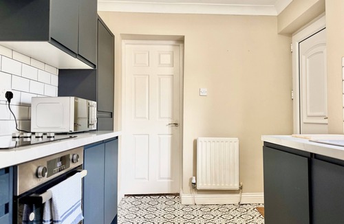 South Shields House | Contractors And Business Stays, 3BR, 1Bath, Full House, Free Parking, Fast WI-FI