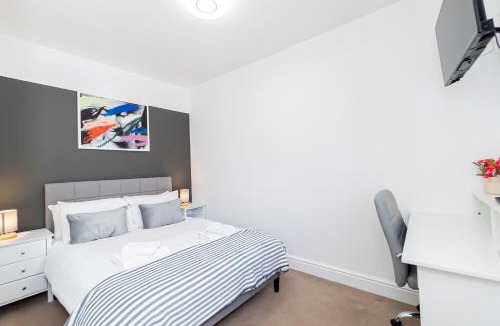Sherborne St. John House | Contractors Wow! 5 Bedrooms 10 Guests Free Parking