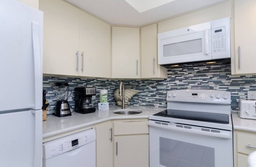 Wrightsville Beach Condo | Convenient 1BR Condo Steps from Johnnie Mercer’s