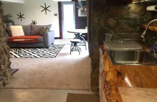 Kenilworth Apartment | Convenient Location : Charming & Stylish : Modern Amenities