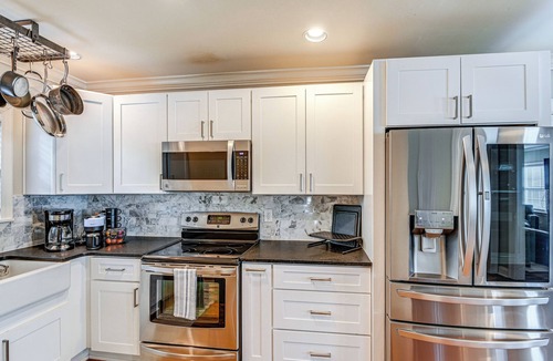Melrose House | Convenient Nashville Hub w/Yard, 3 Mi to Downtown