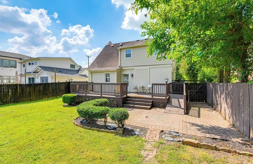 Melrose House | Convenient Nashville Hub w/Yard, 3 Mi to Downtown