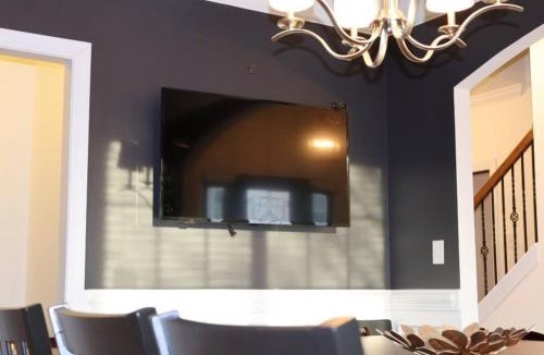 Northeast Raleigh House | Convenient Remote-friendly suburban oasis