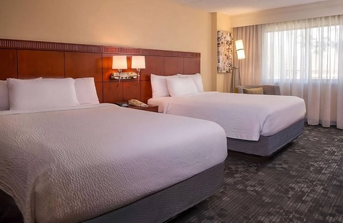 University Place Resort | Convenient Stay! 2 Relaxing Units, Outdoor Pool, Pets Allowed!