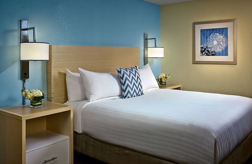 Gunter Afs Hotel | Convenient Stay in Montgomery! 3 Relaxing Units, Onsite Pool, Pets Allowed