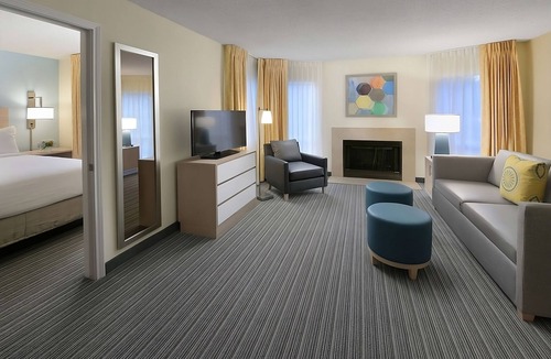 Gunter Afs Hotel | Convenient Stay in Montgomery! 3 Relaxing Units, Onsite Pool, Pets Allowed