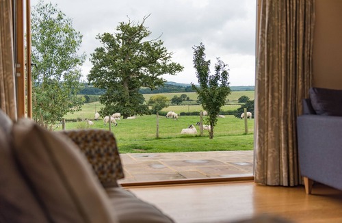 Ewhurst Green House | Converted barn/Oast House with amazing views and EV chargers