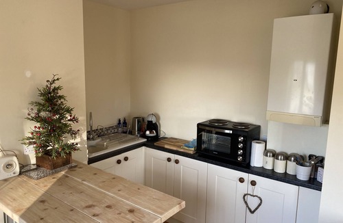 Pontefract Cottage | Converted Stables - Pet Friendly - Enclosed Garden