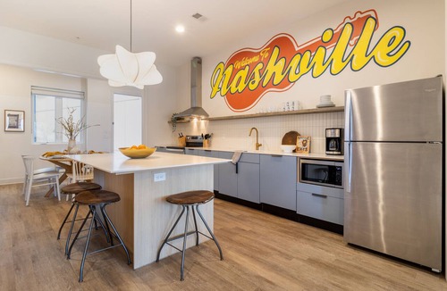 Buena Vista Apartment | Conway 102 - AvantStay | Private Balcony in the Heart of Downtown Nashville