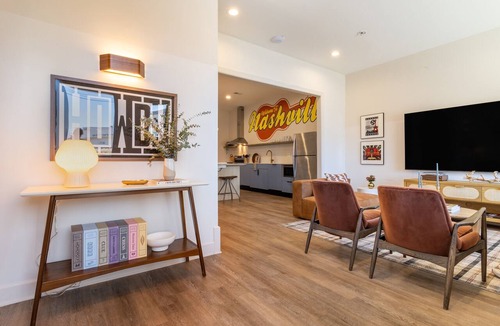 Buena Vista Apartment | Conway 102 - AvantStay | Private Balcony in the Heart of Downtown Nashville