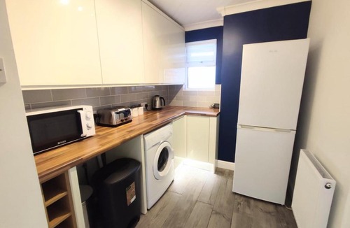 Wallsend Apartment | Conway Gardens 4-Bedroom House
