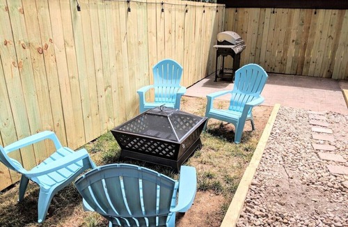 Wesley Heights House | Cool Guest House. Close to Uptown. Walk Everywhere