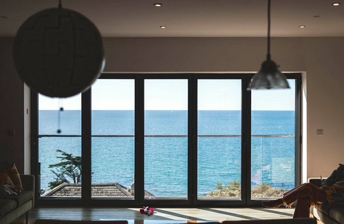Portwrinkle House | Cormorant - Beachside House with Terrace Hot Tub & Stunning Views