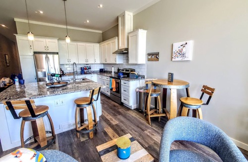 Wilmington Historic District House | Corner of Market & Front St. Renovated TOP FLOOR. Bridgeview. Renovated.