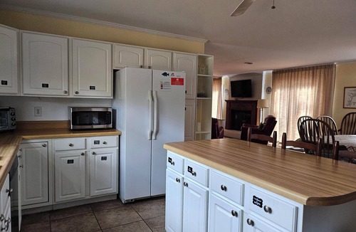 Pine Knoll Shores House | Cosgrove's Cove in tranquil Pine Knoll Shores very close to the beach.